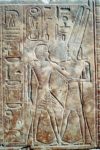 el-faraon-hatshepsut-se-representa-en-este-relieve-junto-a-su-padre-el-dios-amon-templo-de-karnak_1127af7a_800x1205