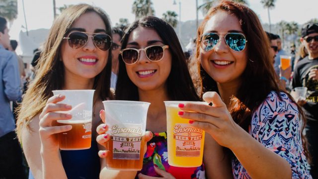 mujeres-cerveza--640x360