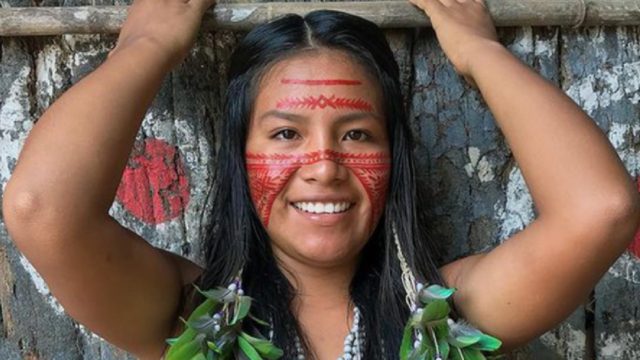 Cunhaporanga-la-tiktoker-indigena-que-comparte-las-costumbres-de-su-comunidad-1