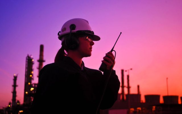 MUJERES-SUBREPRESENTADAS-EN-EL-SECTOR-ENERGETICO