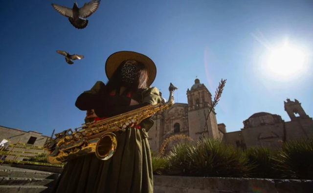 maria_elena_saxofonista_oaxaca