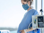 Cuál es el impacto del COVID en las mujeres embarazadas y sus bebés, según un estudio científico en 12 países