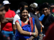 Mujeres representan 58 % de la migración hondureña, señala estudio que concluye son doblemente vulnerables