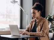 Mujeres, hasta con 24 mil pesos menos en su Afore que los hombres: Consar