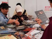 Mujeres buscan más libros de autoayuda que los hombres, revela el Inegi