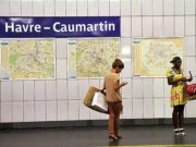 La “camisa del metro”, armadura contra el acoso a las mujeres en Francia
