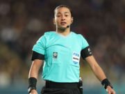 Edina Alves hace historia como la árbitra brasileña con más partidos en el Mundial entre hombres y mujeres