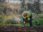 La invisibilidad de la violencia contra mujeres mayores en entornos rurales rurales y remotos