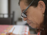 A los 67 años, mujer puma se gradúa de la prepa