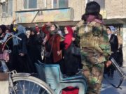 La Fiscalía del Tribunal Penal Internacional pide detener al líder de los talibanes por perseguir a las mujeres