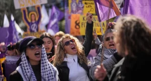 Imágenes muestran a mujeres conmemorando el Día Internacional de la Mujer