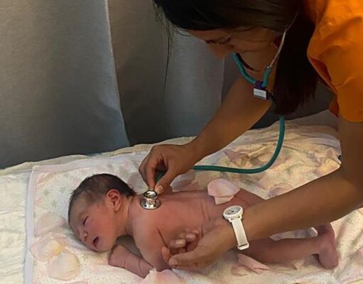 Dar a luz en medio de la guerra: las parteras que protegen a las mujeres en Sudán
