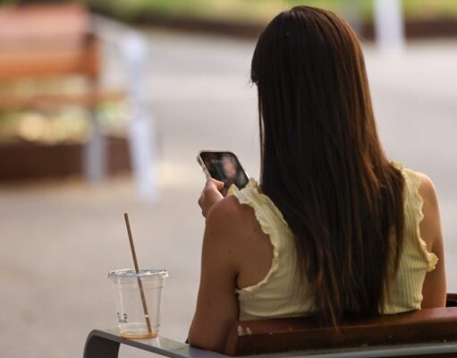 El aumento del tiempo en redes y la presión estética elevan en verano el riesgo de trastornos alimentarios