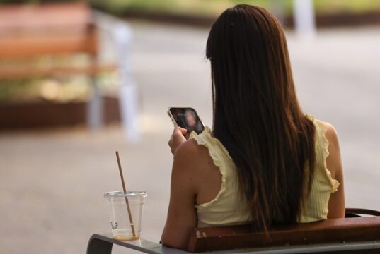El aumento del tiempo en redes y la presión estética elevan en verano el riesgo de trastornos alimentarios